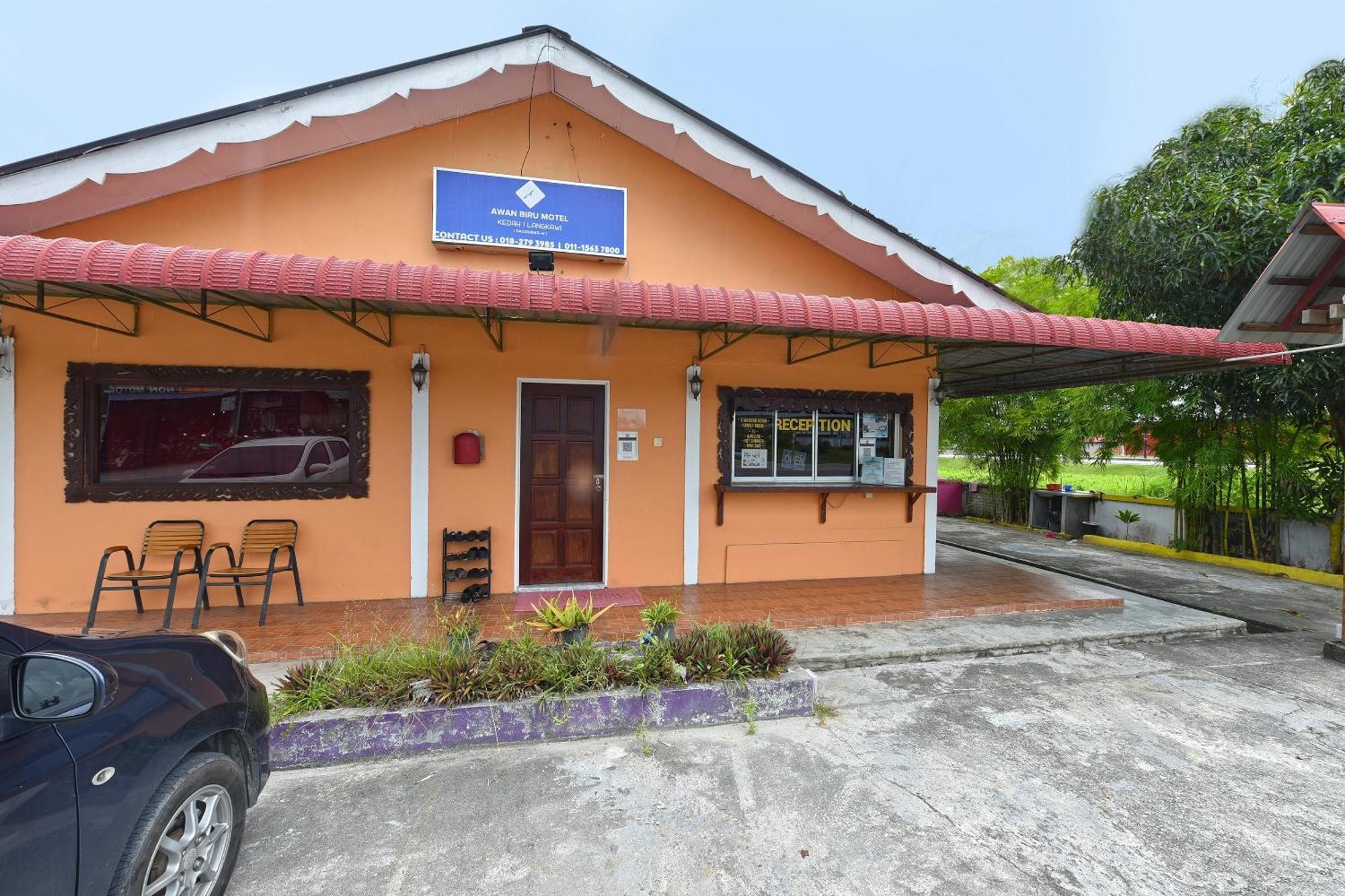 Oyo 90561 Awan Biru Motel Pantai Cenang  Dış mekan fotoğraf