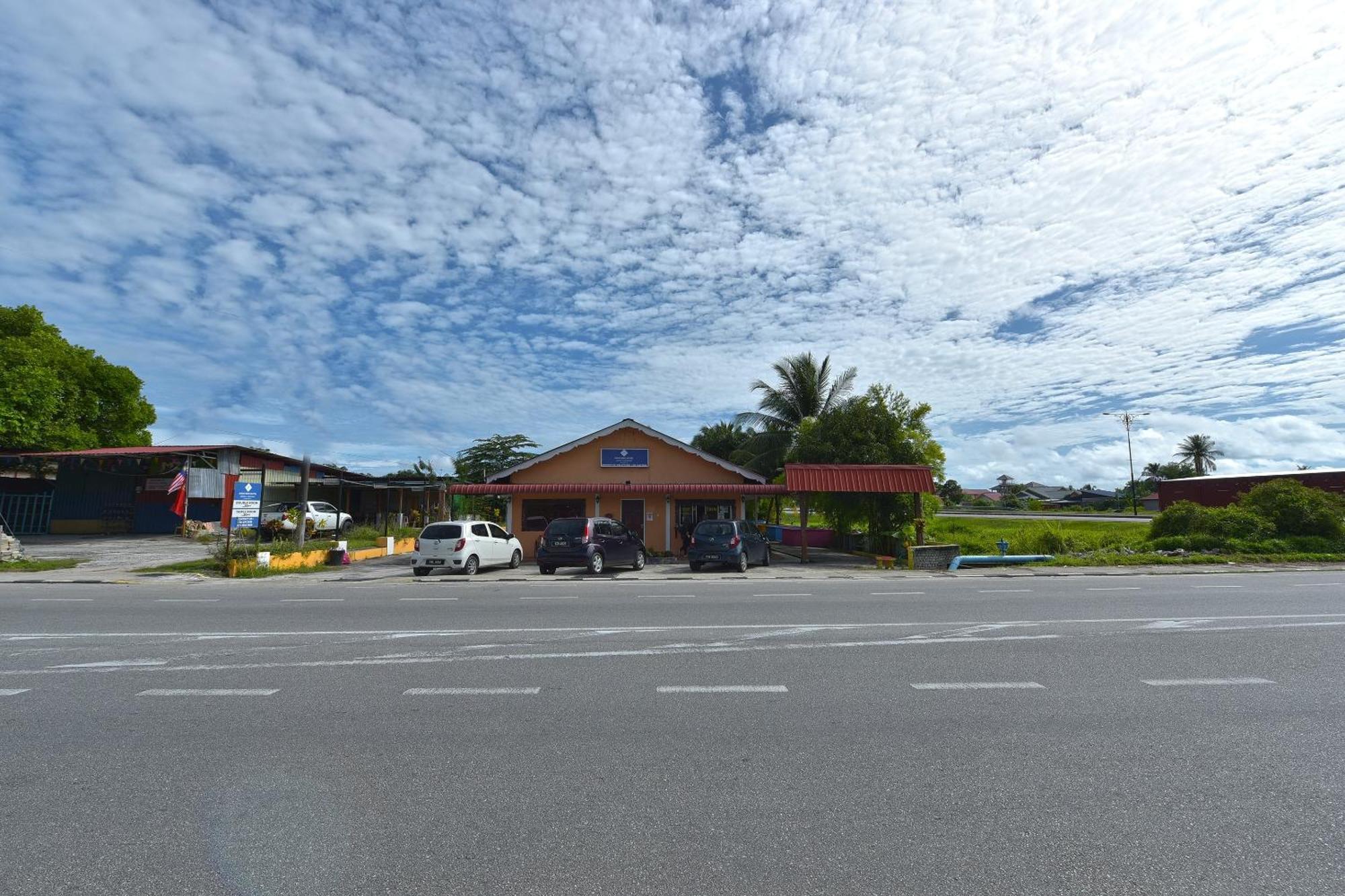 Oyo 90561 Awan Biru Motel Pantai Cenang  Dış mekan fotoğraf