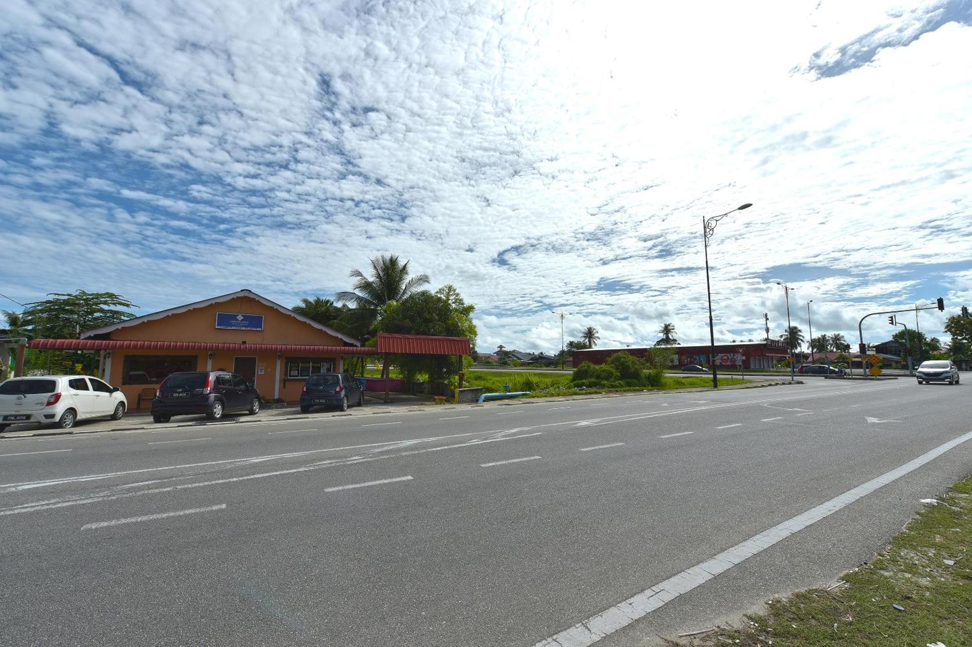 Oyo 90561 Awan Biru Motel Pantai Cenang  Dış mekan fotoğraf